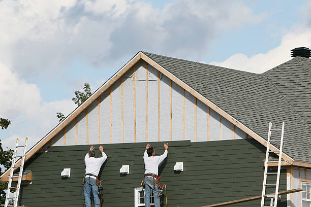 Professional Siding technician working in Schiller Park, IL